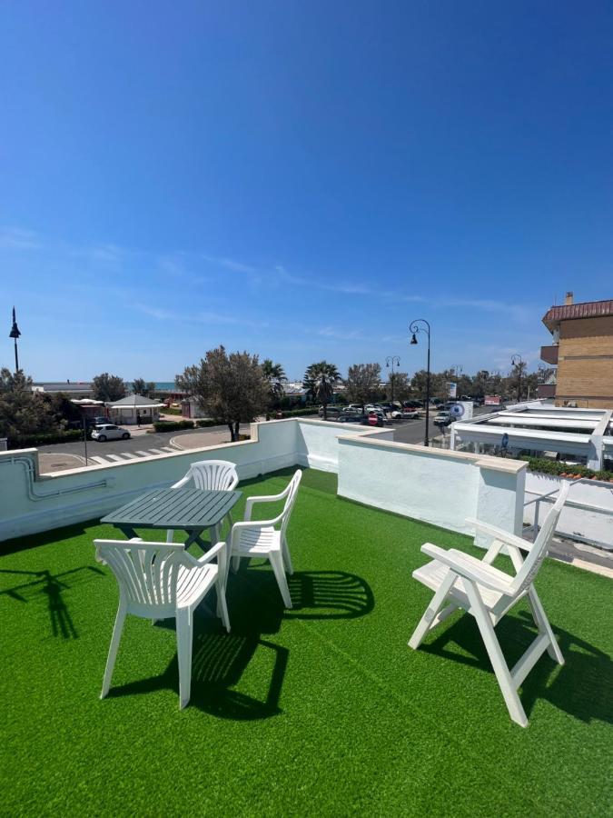 Villa Pisola Fiumicino Airport - Seafront Dış mekan fotoğraf