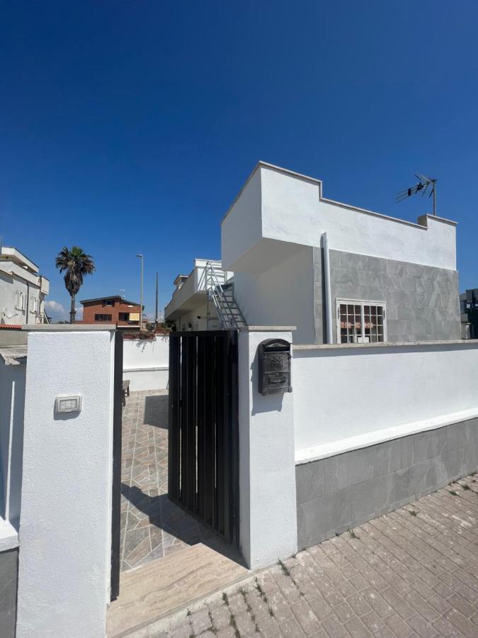 Villa Pisola Fiumicino Airport - Seafront Dış mekan fotoğraf